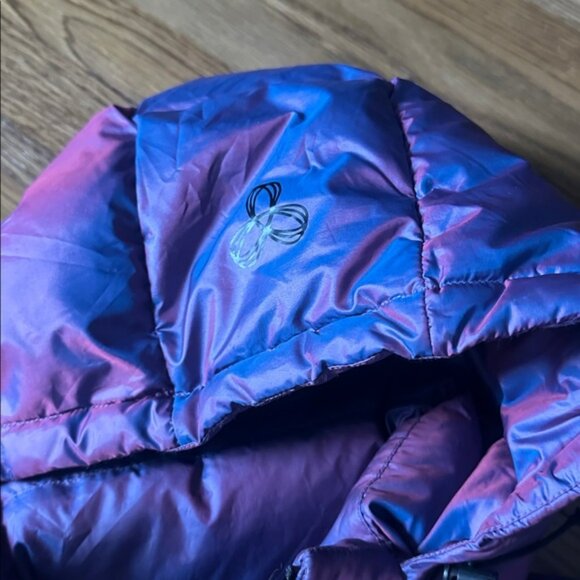 aritzia TNA Super Puff shorty Iridescent Purple Blue Puffer Jacket M like new - Picture 3 of 9